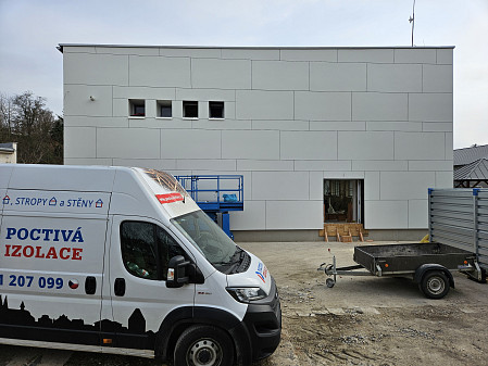 Zateplení stěny administrativní budovy v Dobroníně